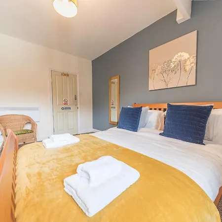 Central Location 5 Private Ensuite Bedrooms Great For Work Or Play Vakantiehuis Workington