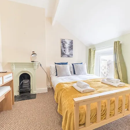Central Location 5 Private Ensuite Bedrooms Great For Work Or Play Vakantiehuis Workington