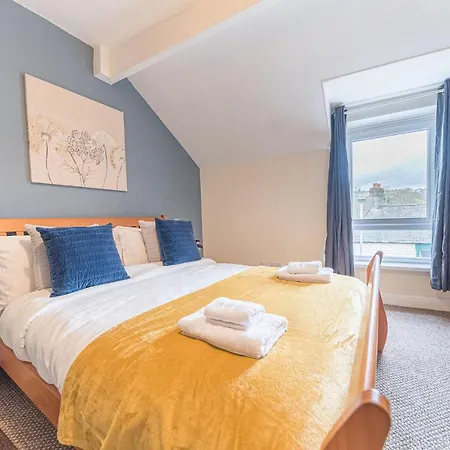 Central Location 5 Private Ensuite Bedrooms Great For Work Or Play Vakantiehuis