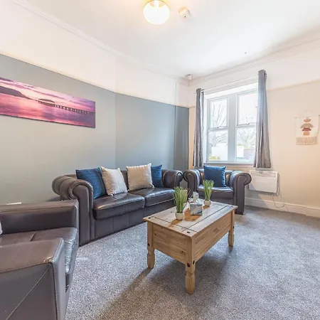 Central Location 5 Private Ensuite Bedrooms Great For Work Or Play Vakantiehuis Workington