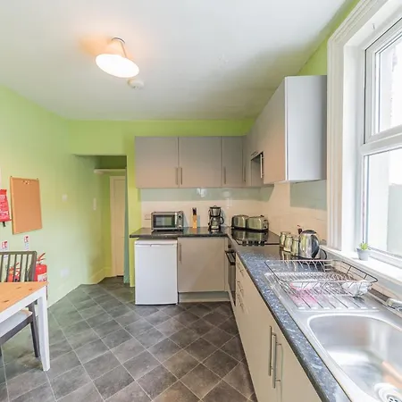 Central Location 5 Private Ensuite Bedrooms Great For Work Or Play Holiday home *