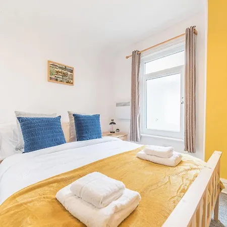 Central Location 5 Private Ensuite Bedrooms Great For Work Or Play Workington